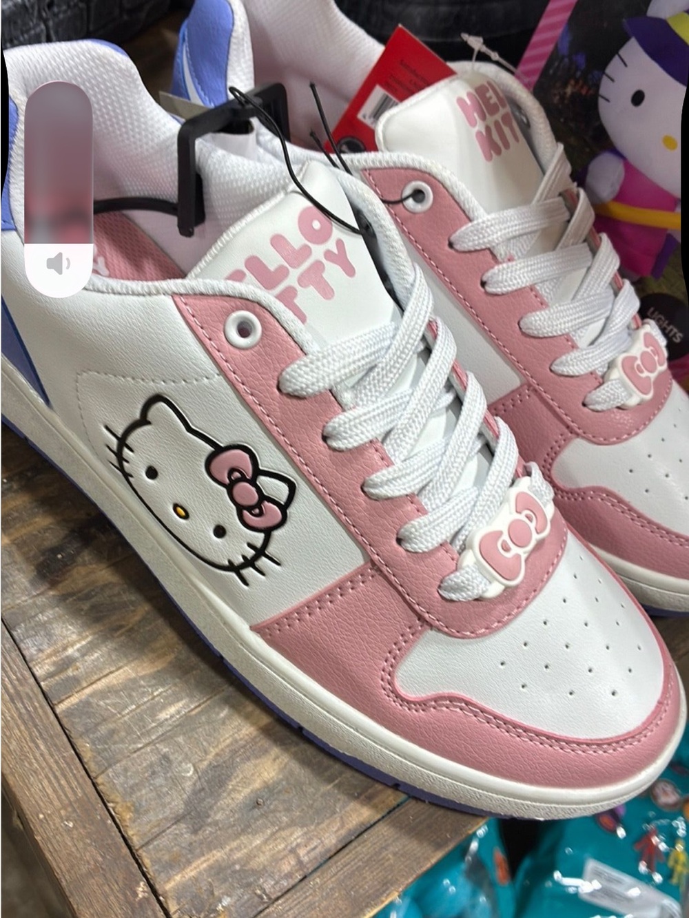 Hello Kitty Women’s Low-Top Sneakers